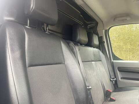 Vauxhall Vivaro Electric 3100 50kWh Dynamic Auto L1 H1 5dr - U650