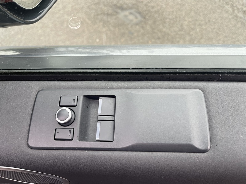 Land Rover Discovery 3.0 D300 MHEV SE Auto 4WD Euro 6 (s/s) 5dr - U651
