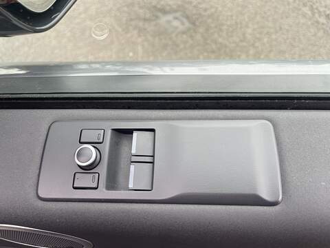 Land Rover Discovery 3.0 D300 MHEV SE Auto 4WD Euro 6 (s/s) 5dr - U651