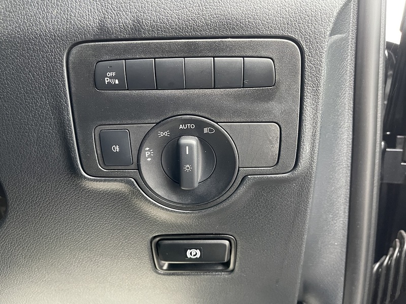 Mercedes-Benz Vito Vito Sport Combi Van 1 Automatic Diesel - U658