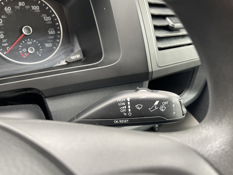 Volkswagen Transporter 2.0 TDI T28 Trendline FWD LWB Euro 6 (s/s) 5dr - U669