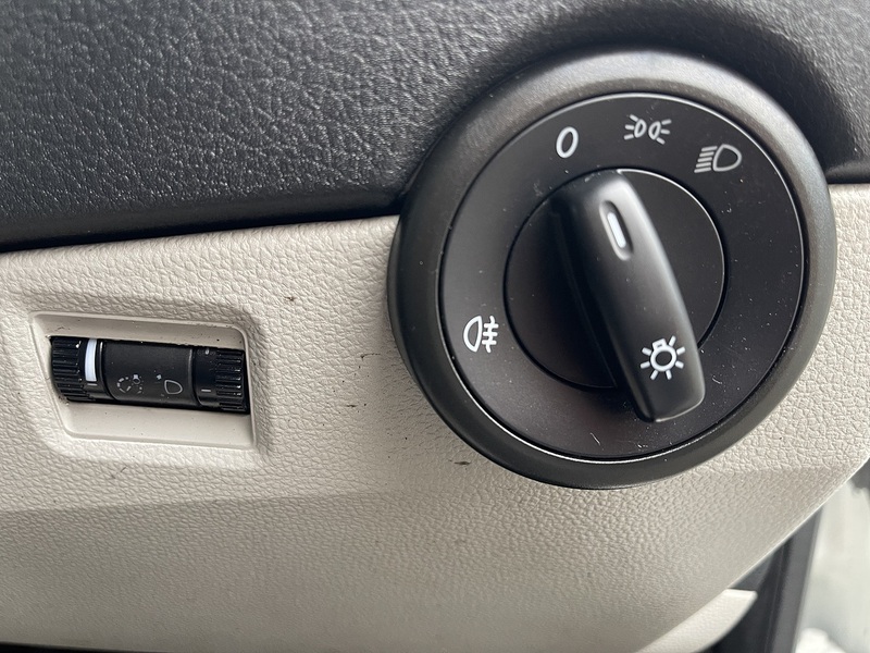 Volkswagen Transporter 2.0 TDI T28 Trendline FWD LWB Euro 6 (s/s) 5dr - U669