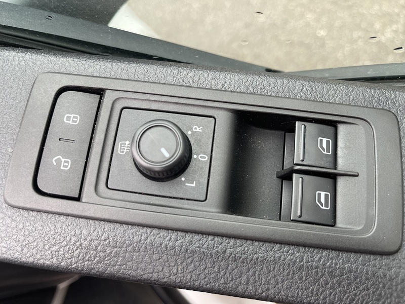 Volkswagen Transporter 2.0 TDI T28 Trendline FWD LWB Euro 6 (s/s) 5dr - U669