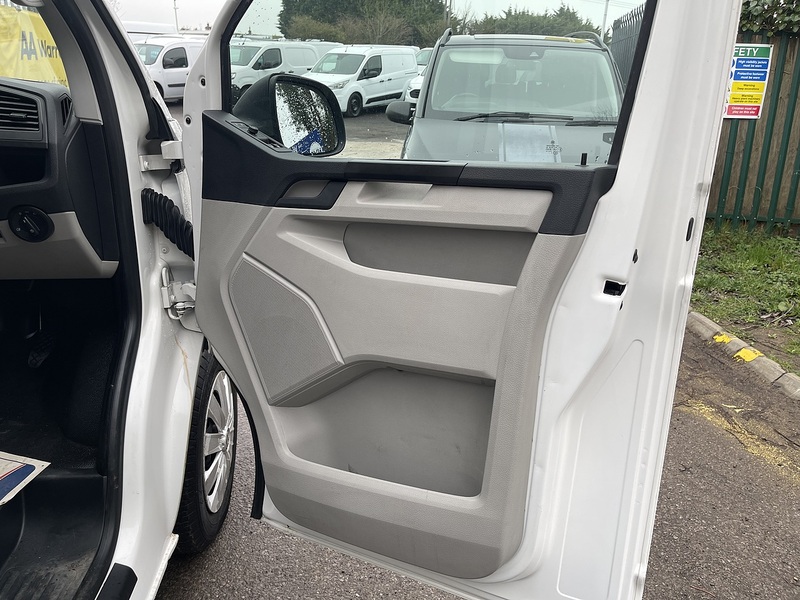 Volkswagen Transporter 2.0 TDI T28 Trendline FWD LWB Euro 6 (s/s) 5dr - U669