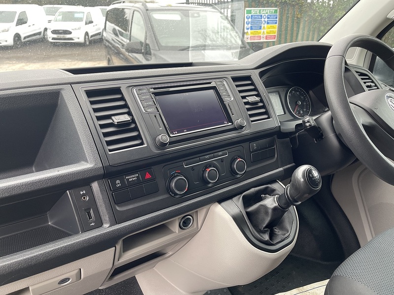 Volkswagen Transporter 2.0 TDI T28 Trendline FWD LWB Euro 6 (s/s) 5dr - U669