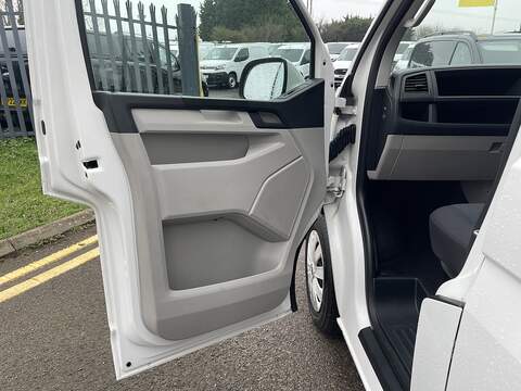 Volkswagen Transporter 2.0 TDI T28 Trendline FWD LWB Euro 6 (s/s) 5dr - U669