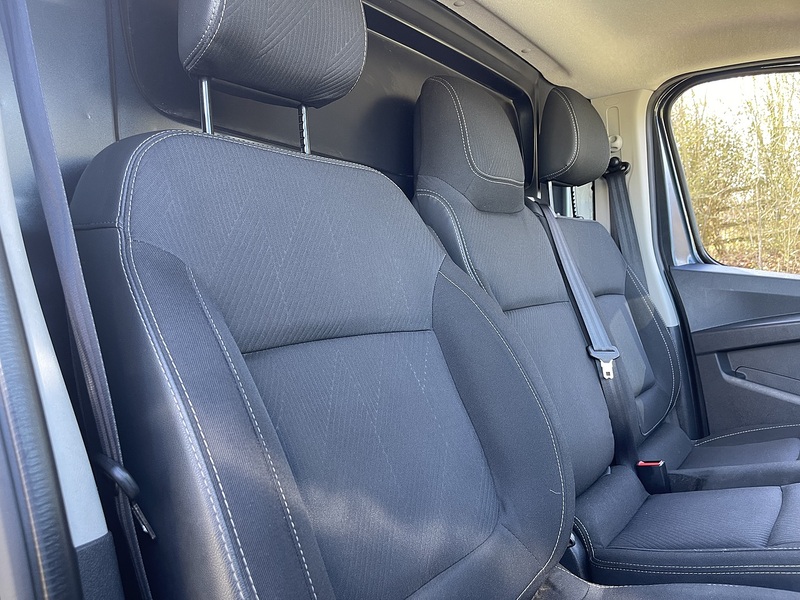 Renault Trafic 2.0 dCi Blue LL30 Sport+ L2 H1 Euro 6 (s/s) 5dr - U672