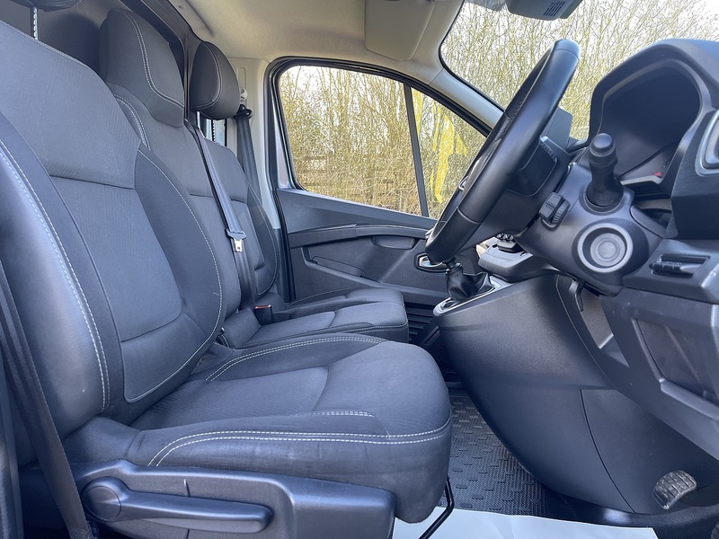 Renault Trafic 2.0 dCi Blue LL30 Sport+ L2 H1 Euro 6 (s/s) 5dr - U672