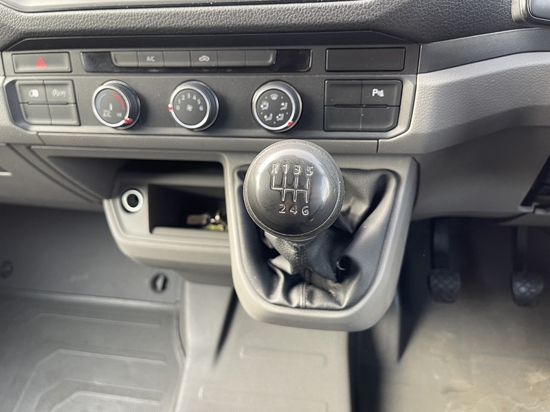 Volkswagen Crafter 2.0 TDI CR35 BlueMotion Tech Startline FWD MWB High Roof Euro 6 (s/s) 5dr - U679