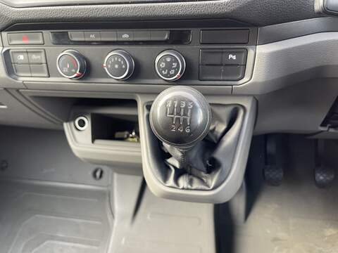 Volkswagen Crafter 2.0 TDI CR35 BlueMotion Tech Startline FWD MWB High Roof Euro 6 (s/s) 5dr - U679