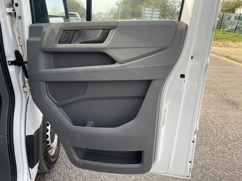 Volkswagen Crafter 2.0 TDI CR35 BlueMotion Tech Startline FWD MWB High Roof Euro 6 (s/s) 5dr - U679