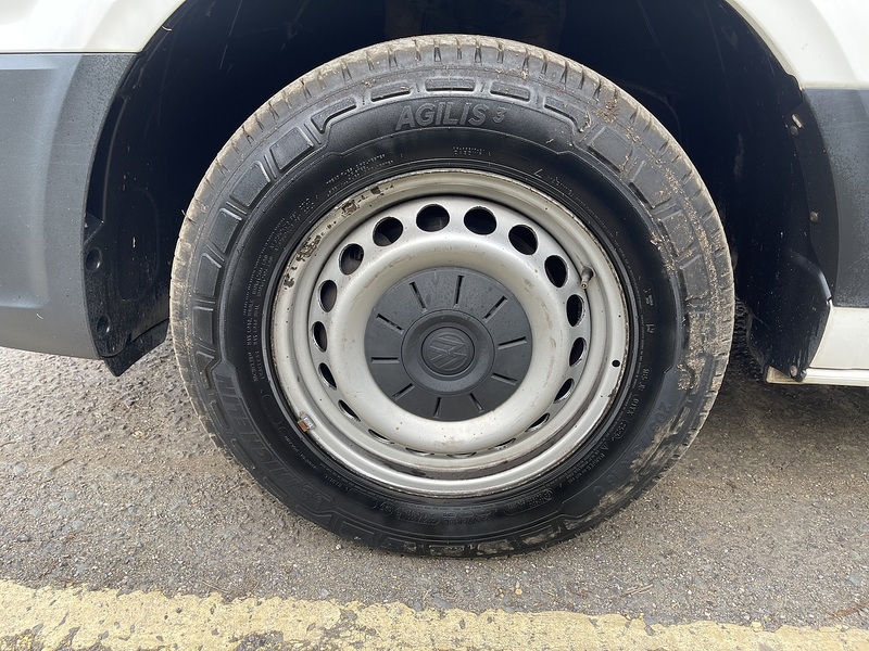 Volkswagen Crafter 2.0 TDI CR35 BlueMotion Tech Startline FWD MWB High Roof Euro 6 (s/s) 5dr - U679