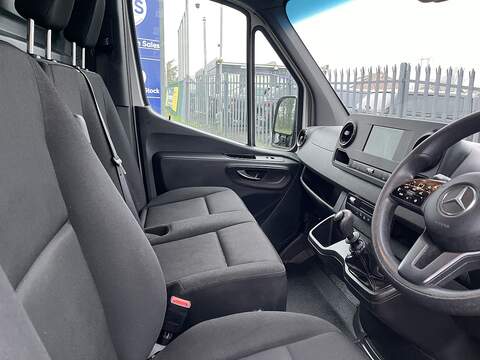 Mercedes-Benz Sprinter 2.0 315 CDI Progressive RWD L3 H2 Euro 6 (s/s) 5dr - U684
