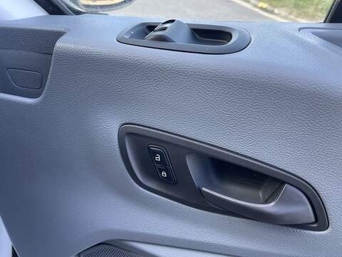 Ford Transit 2.0 350 EcoBlue FWD L2 H3 Euro 6 5dr - U697