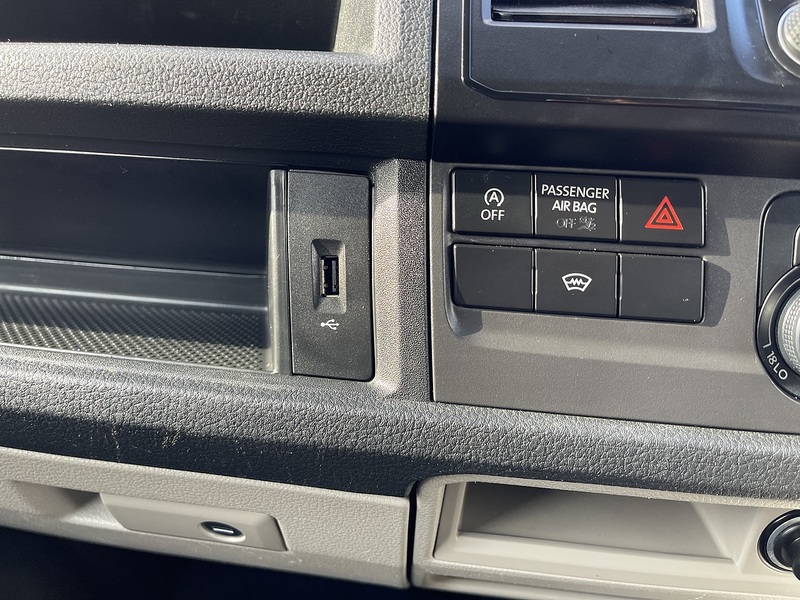 Volkswagen Transporter 2.0 TDI T30 BlueMotion Tech Highline FWD LWB Euro 6 (s/s) 5dr - U699