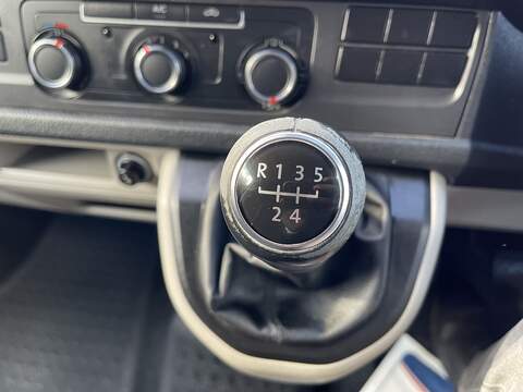 Volkswagen Transporter 2.0 TDI T30 BlueMotion Tech Highline FWD LWB Euro 6 (s/s) 5dr - U699