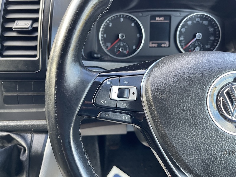 Volkswagen Transporter 2.0 TDI T30 BlueMotion Tech Highline FWD LWB Euro 6 (s/s) 5dr - U699