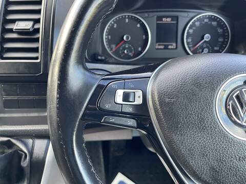 Volkswagen Transporter 2.0 TDI T30 BlueMotion Tech Highline FWD LWB Euro 6 (s/s) 5dr - U699