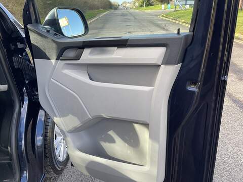 Volkswagen Transporter 2.0 TDI T30 BlueMotion Tech Highline FWD LWB Euro 6 (s/s) 5dr - U699