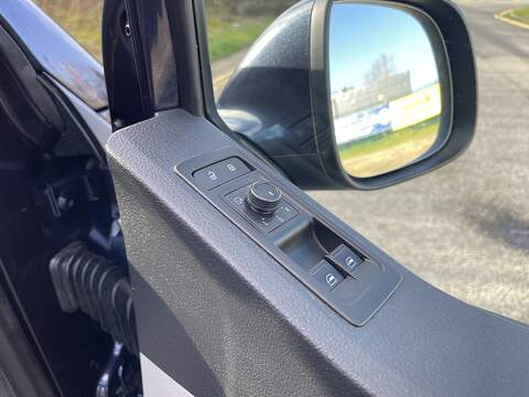 Volkswagen Transporter 2.0 TDI T30 BlueMotion Tech Highline FWD LWB Euro 6 (s/s) 5dr - U699