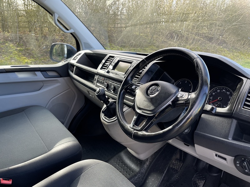 Volkswagen Transporter 2.0 TDI T30 BlueMotion Tech Highline FWD LWB Euro 6 (s/s) 5dr - U699