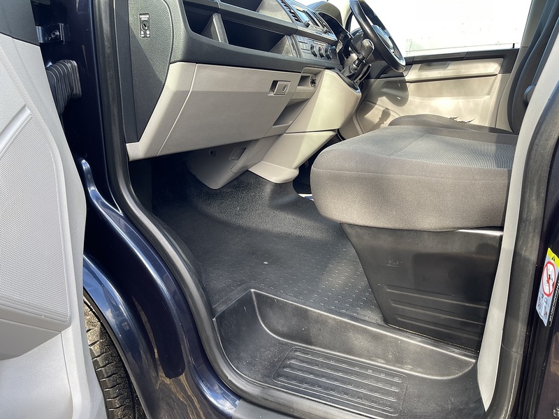 Volkswagen Transporter 2.0 TDI T30 BlueMotion Tech Highline FWD LWB Euro 6 (s/s) 5dr - U699