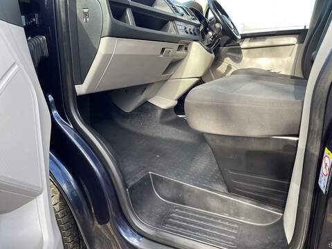 Volkswagen Transporter 2.0 TDI T30 BlueMotion Tech Highline FWD LWB Euro 6 (s/s) 5dr - U699