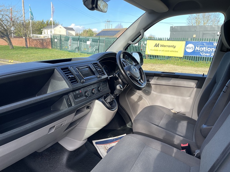 Volkswagen Transporter 2.0 TDI T30 BlueMotion Tech Highline FWD LWB Euro 6 (s/s) 5dr - U699