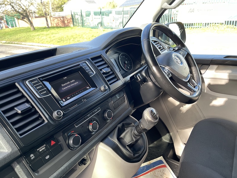 Volkswagen Transporter 2.0 TDI T30 BlueMotion Tech Highline FWD LWB Euro 6 (s/s) 5dr - U699