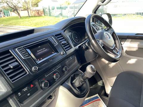 Volkswagen Transporter 2.0 TDI T30 BlueMotion Tech Highline FWD LWB Euro 6 (s/s) 5dr - U699