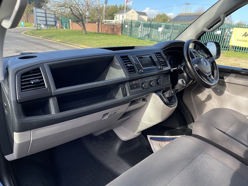 Volkswagen Transporter 2.0 TDI T30 BlueMotion Tech Highline FWD LWB Euro 6 (s/s) 5dr - U699