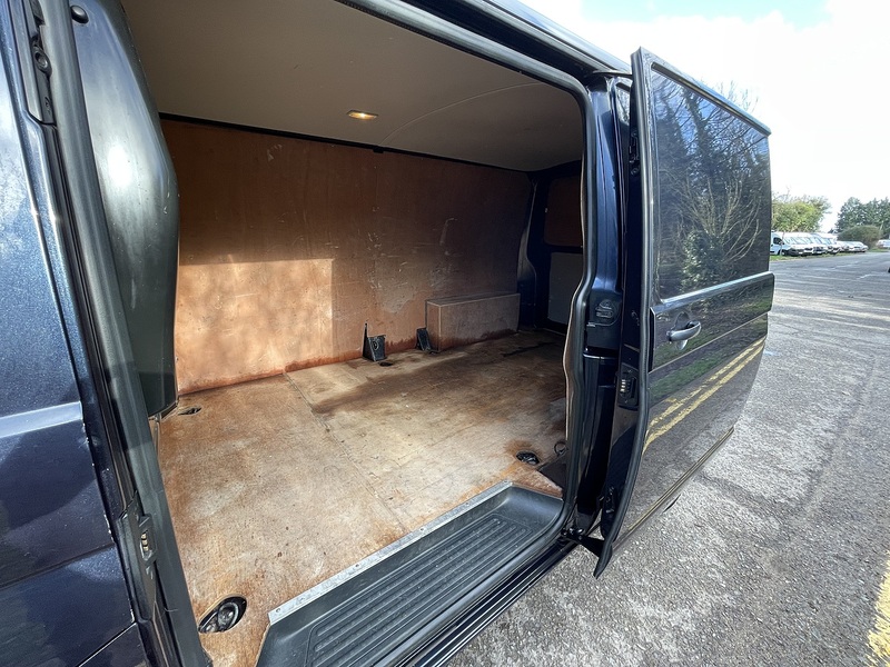Volkswagen Transporter 2.0 TDI T30 BlueMotion Tech Highline FWD LWB Euro 6 (s/s) 5dr - U699
