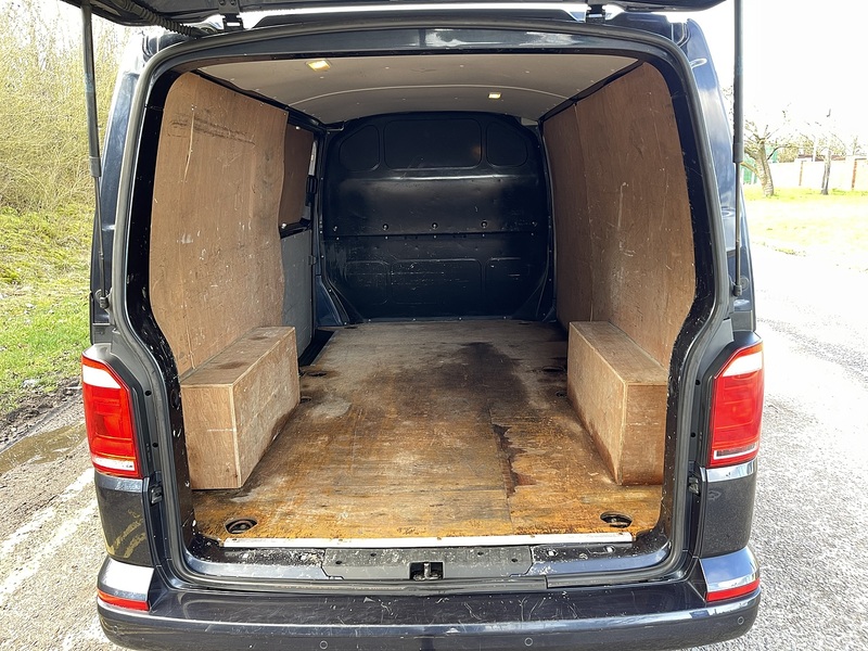 Volkswagen Transporter 2.0 TDI T30 BlueMotion Tech Highline FWD LWB Euro 6 (s/s) 5dr - U699