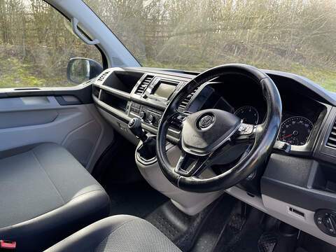 Volkswagen Transporter 2.0 TDI T30 BlueMotion Tech Highline FWD LWB Euro 6 (s/s) 5dr - U699