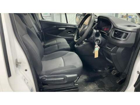 Renault Trafic 2.0 dCi Blue SL28 Business+ L1 H1 Euro 6 (s/s) 5dr - U702