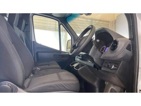 Mercedes-Benz eSprinter 55kWh Progressive Auto FWD L2 H2 5dr 20kW Charger - U712