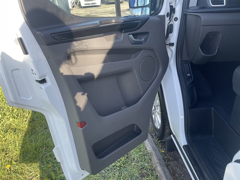 Ford Transit Custom 2.0 320 EcoBlue Limited Crew Van L2 H1 Euro 6 (s/s) 5dr (6 Seat) - U751