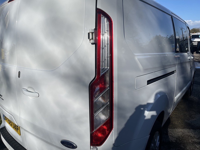 Ford Transit Custom 2.0 320 EcoBlue Limited Crew Van L2 H1 Euro 6 (s/s) 5dr (6 Seat) - U751