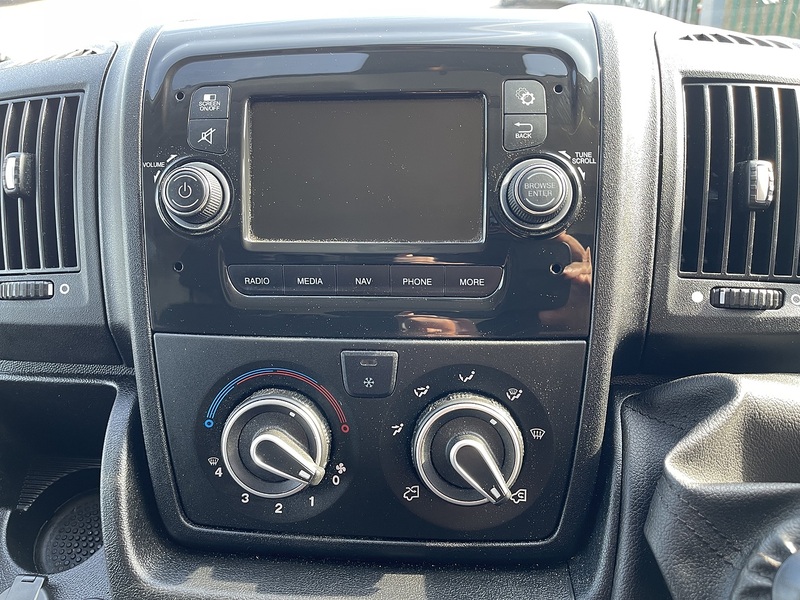 Peugeot Boxer 2.2 BlueHDi 335 Professional L3 H2 Euro 6 (s/s) 5dr - U752