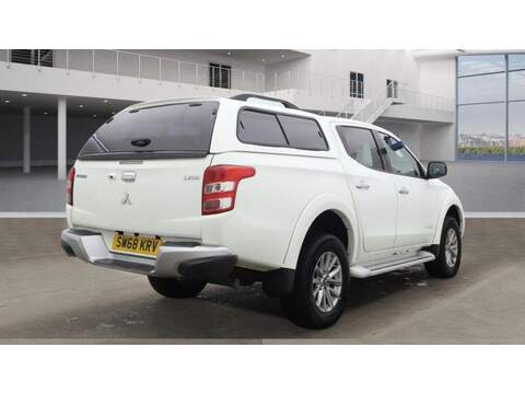 Mitsubishi L200 2.4 DI-D DC Warrior Auto 4WD Euro 6 4dr - U753