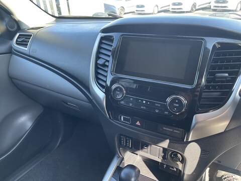 Mitsubishi L200 2.4 DI-D DC Warrior Auto 4WD Euro 6 4dr - U753