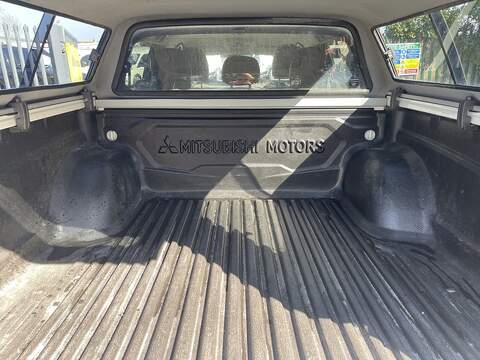 Mitsubishi L200 2.4 DI-D DC Warrior Auto 4WD Euro 6 4dr - U753