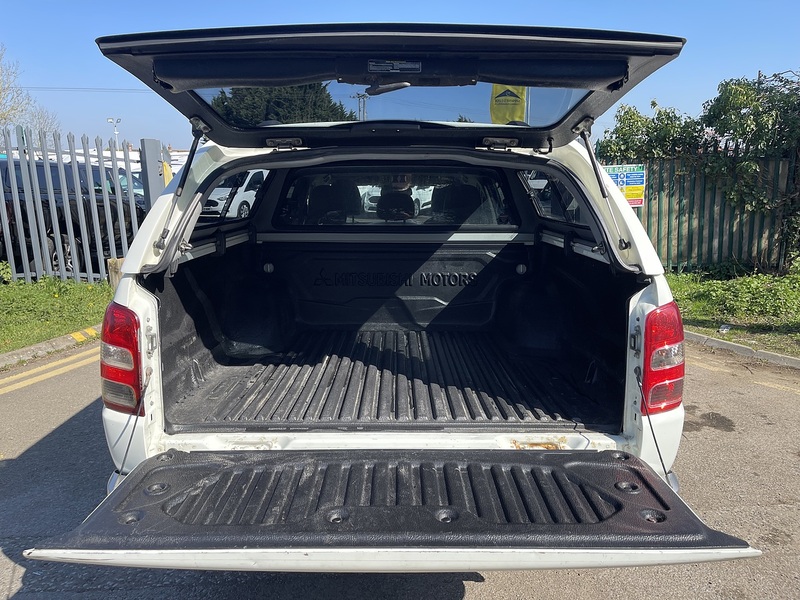 Mitsubishi L200 2.4 DI-D DC Warrior Auto 4WD Euro 6 4dr - U753