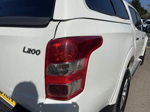 Mitsubishi L200 2.4 DI-D DC Warrior Auto 4WD Euro 6 4dr - U753