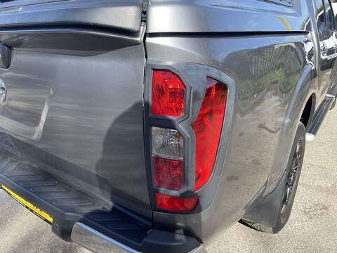 Nissan Navara 2.3 dCi Tekna Pickup Double Cab 4dr Diesel Manual 4WD Euro 6 (s/s) (190 ps) - U762