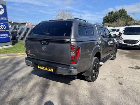 Nissan Navara 2.3 dCi Tekna Pickup Double Cab 4dr Diesel Manual 4WD Euro 6 (s/s) (190 ps) - U762