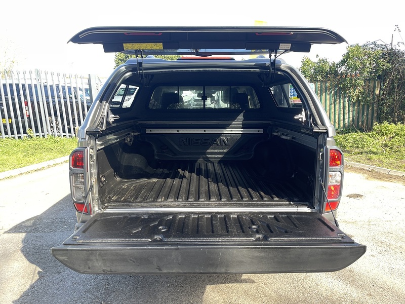 Nissan Navara 2.3 dCi Tekna Pickup Double Cab 4dr Diesel Manual 4WD Euro 6 (s/s) (190 ps) - U762