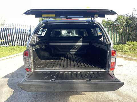 Nissan Navara 2.3 dCi Tekna Pickup Double Cab 4dr Diesel Manual 4WD Euro 6 (s/s) (190 ps) - U762
