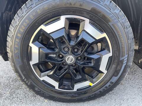 Nissan Navara 2.3 dCi Tekna Pickup Double Cab 4dr Diesel Manual 4WD Euro 6 (s/s) (190 ps) - U762