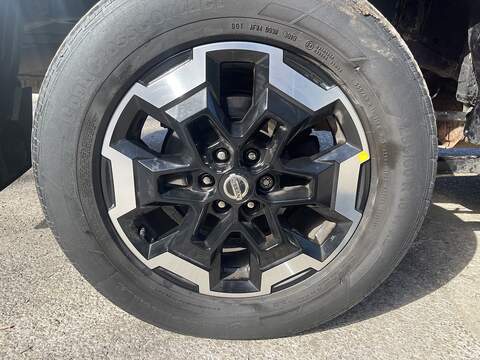 Nissan Navara 2.3 dCi Tekna Pickup Double Cab 4dr Diesel Manual 4WD Euro 6 (s/s) (190 ps) - U762